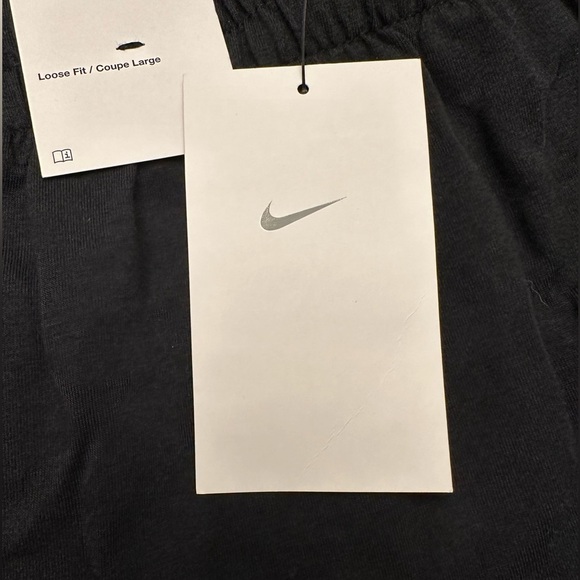 Nike Dri-FIT Breezy
Girls High-Waisted Training Shorts - Picture 5 of 7